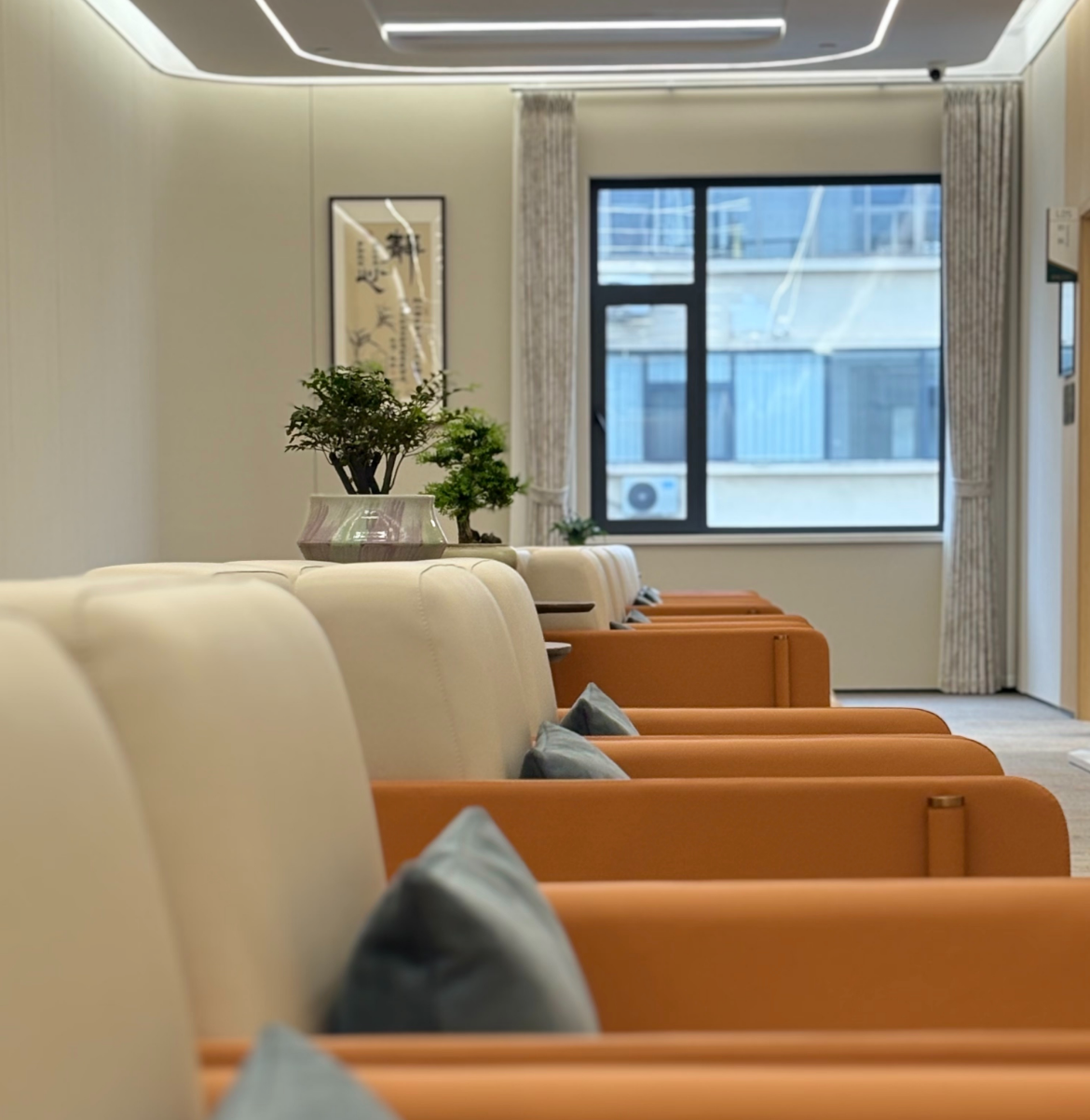 MedOn China private medical concierge support at a premium health checkup center reception