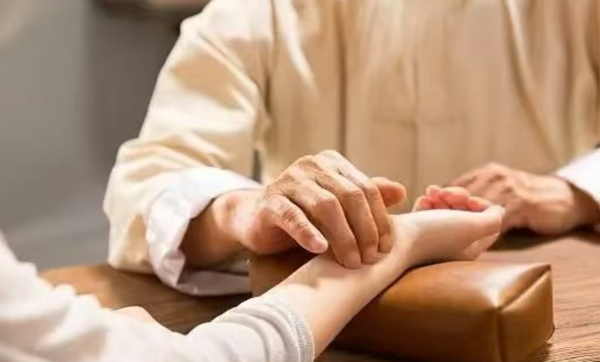 Traditional Chinese medicine wellness add-on service in a modern TCM clinic
